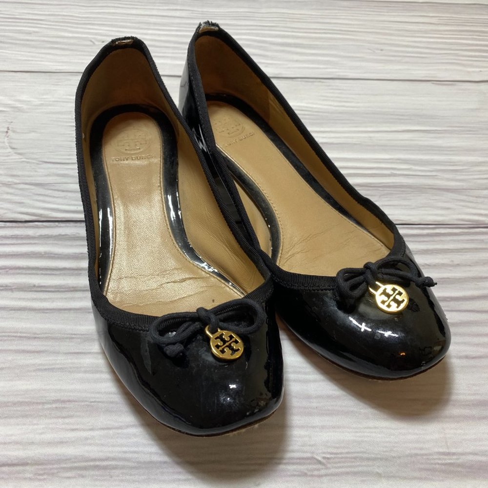 Tory Burch Black Chelsea Patent Leather Pumps Heel - Picture 1 of 16